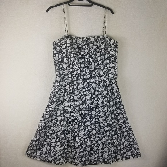Ann Taylor Dresses & Skirts - Ann Taylor Black White Floral Print Fit Flare Dress 12 Spaghetti Straps a-line